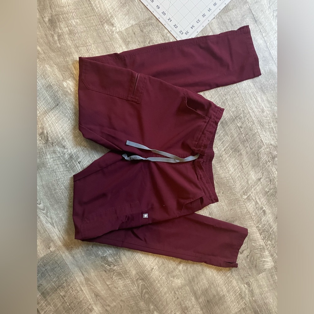 Figs maroon kade cargo pants